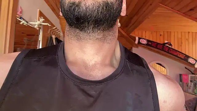 Pokazy przed kamerką – Yummmy777