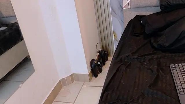 Abrilmirren's Live XXX Chat