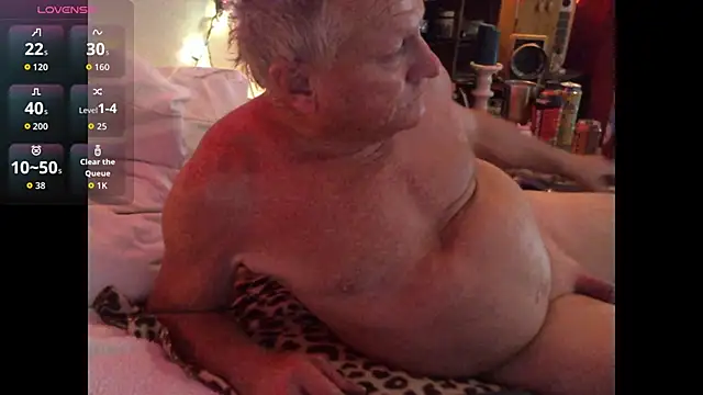 Pussyeat2please webkamerás műsora