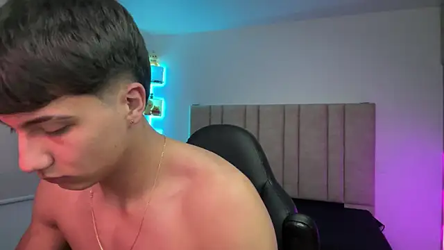 CHRIS_MORGAN1 Live XXX-Chat