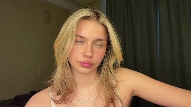 EarthaStinett Adlı Modelin Canlı XXX Sohbeti