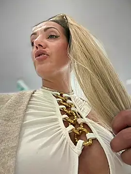 adya-aly's Live XXX Chat