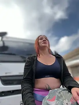 Samyra_Biker12: διαδικτυακό σόου στην κάμερα