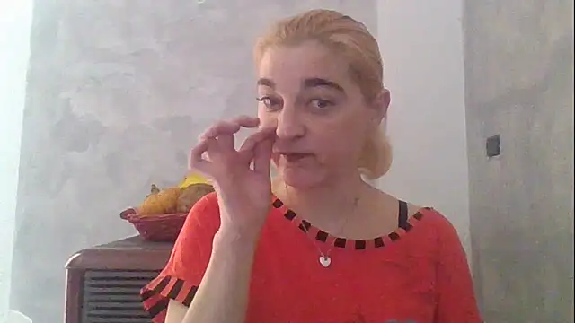 GoldenAngelMilf's Live XXX Chat