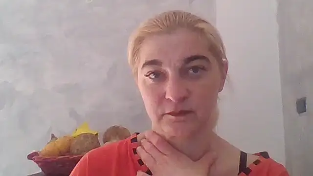 แชท XXX สดของ GoldenAngelMilf