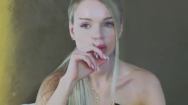 MarilynNova live XXX chat