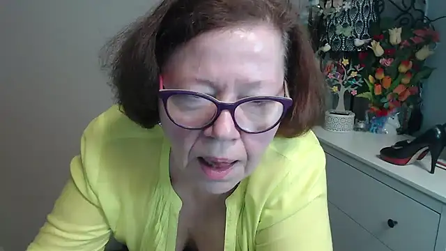 عرض كام Adelewildx