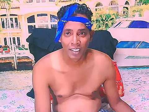 IndianHunk01 élő XXX-chatje