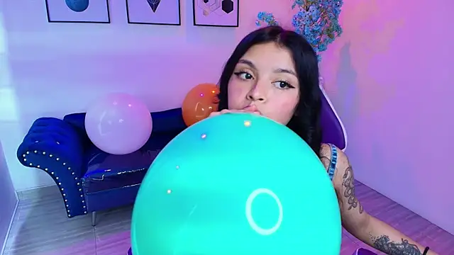 Maddie_T18 élő XXX-chatje