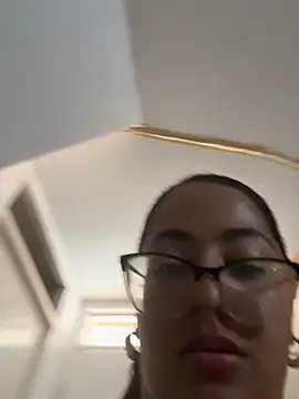 Jessyivonne Adlı Modelin Canlı XXX Sohbeti