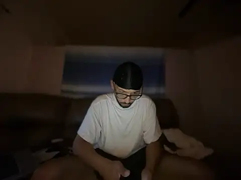 ThrowedWorldWide élő XXX-chatje