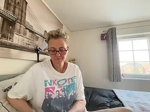 Curvy-Jinx: онлайн-секс-чат