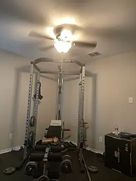 Fathero1time: διαδικτυακό σόου στην κάμερα