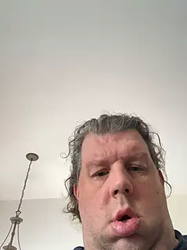 Stephanie1984: διαδικτυακό σόου στην κάμερα