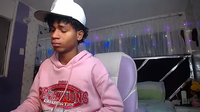 Santy_bigcock_01 在線直播表演