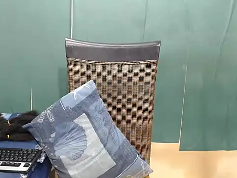 XXX chat uživo modela CreamyTea