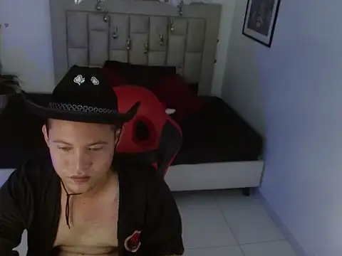 sven_fox723 Show Webcam