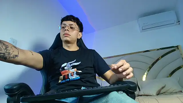 Milo_Storm Webcamshow