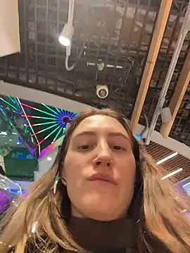 Tiny_Anny Pertunjukan Webcam