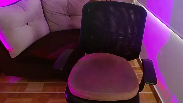 milfrousseのライブXXXチャット