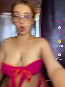 CoraVibes' Live XXX Chat