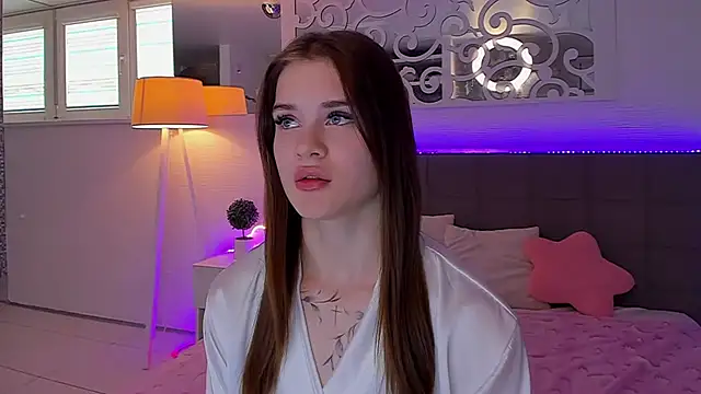 LuisaClover live XXX chat