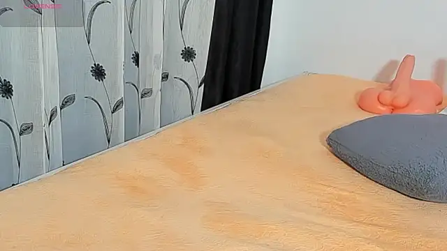 CREAMY_BUBBLEGUM Chat XXX in diretta