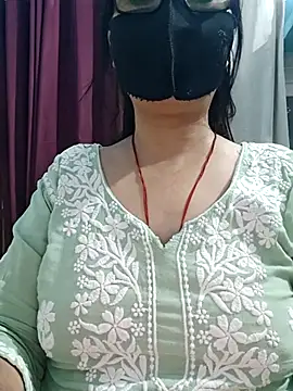 Aishwaryaa_69's Live XXX Chat