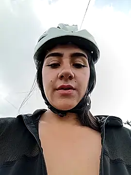 CAROLINE__07 élő XXX-chatje