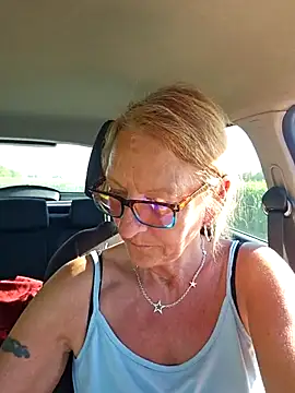 HotWifeLyn68 élő XXX-chatje