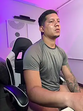 _robertobaggioo Show Webcam