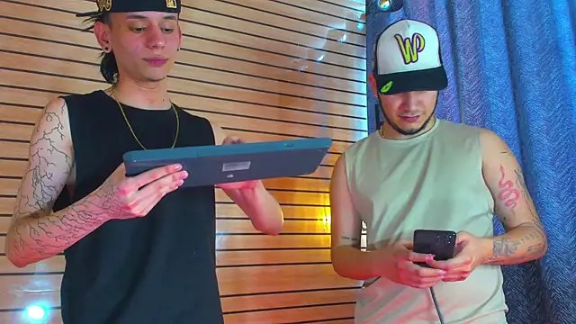 Chatroom XXX en direct de TheBatMansion