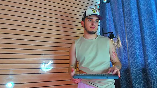 TheBatMansion Adlı Modelin Web Kamerası Şovu