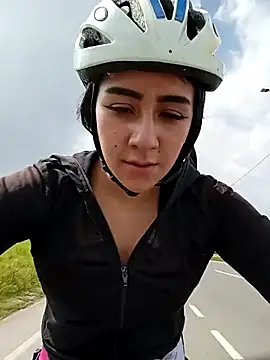 CAROLINE__07's Live XXX Chat