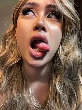 Pertunjukan Kamera Web Miss_solenheu