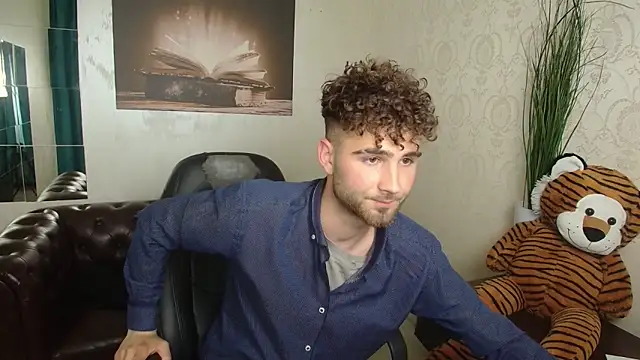 KyloEast Webcam Show