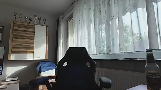 dudefemboy Show in webcam