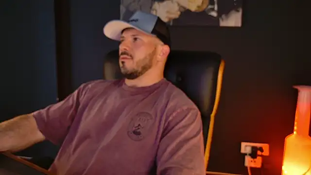 AngeloEric 即時 XXX 聊天