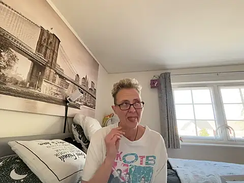 Curvy-Jinx Pertunjukan Webcam