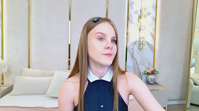 Lili_Lohan: διαδικτυακό σόου στην κάμερα