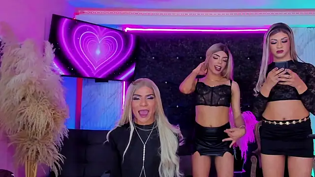 Queens_Wonders_Blonders 网络视讯表演