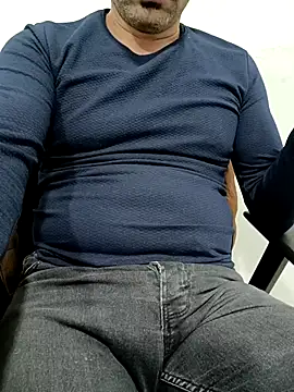 Yaman_33: διαδικτυακό σόου στην κάμερα