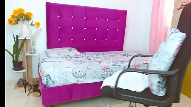 chantalsemenova1's Live XXX Chat