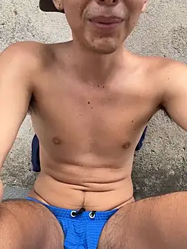 Liam_Moss Adlı Modelin Canlı XXX Sohbeti