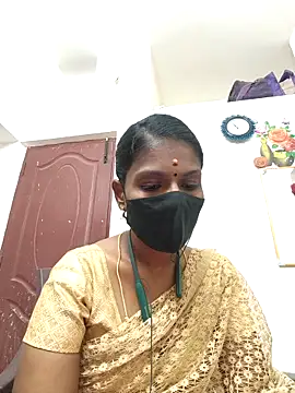 Tamil_Yalini12: διαδικτυακό σόου στην κάμερα