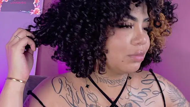 zaya_1: διαδικτυακό σόου στην κάμερα