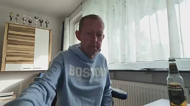 dudefemboy: διαδικτυακό σόου στην κάμερα