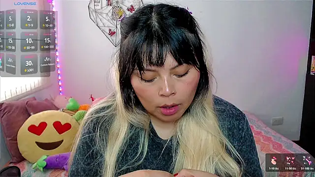 แชท XXX สดของ EllieMoonX