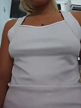 Pretty_roxxyy Chat XXX in diretta