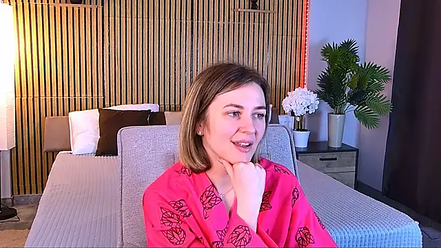 EmeraldGlown Webbikameraesitys